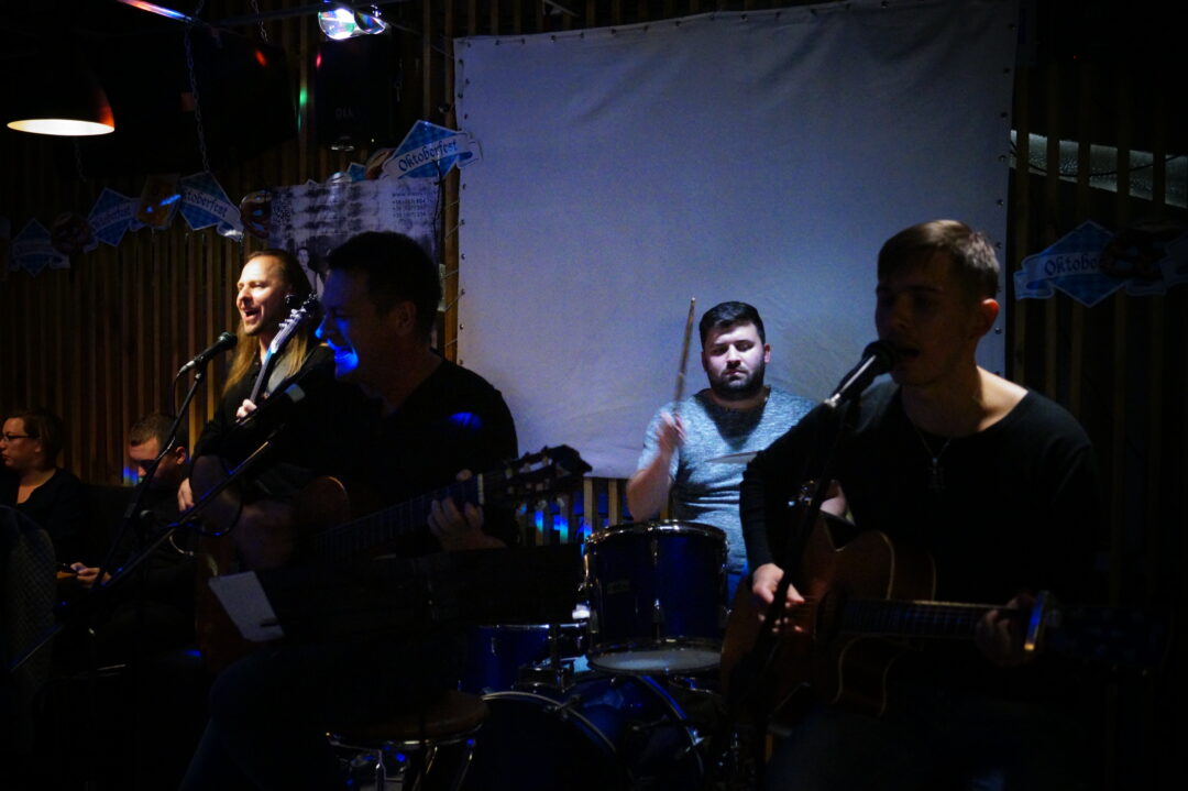 Кавер гурт Eleos